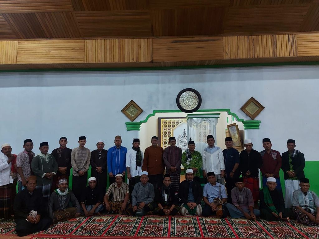 Foto Bersama Jamaah Masjid Al Hidayah Duini